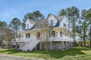 2 Switch Bridge Rd, Melfa, VA 23410