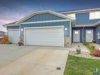 4609 E Whisper Ridge Place, Sioux Falls, SD 57108