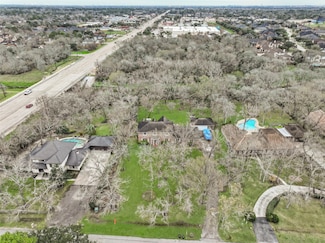 903 Layfair Place, Friendswood, TX 77546
