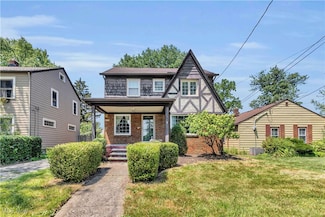 4082 W 204th St, Cleveland, OH 44126