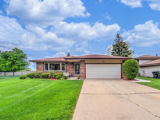 2005 W Spring Ridge Dr, Arlington Heights, IL 60004