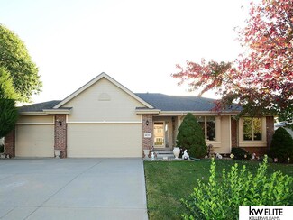 8533 S 100th St, La Vista, NE 68128