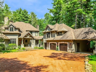 46 Mills Creek Dr, Lake Toxaway, NC 28747