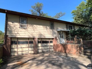3865 4th St, Muscatine, IA 52761