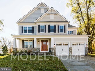 2044 Pimmit Dr, Falls Church, VA 22043
