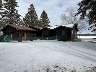 2852 Royal Oak Dr NW, Baudette, MN 56623