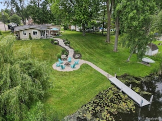 2159 Helmsford Dr, Wolverine Lake, MI 48390