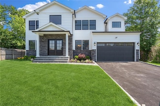 15 Lorraine St, Syosset, NY 11791