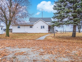 4043 N 3000 East Rd, Strawn, IL 61775