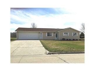 904 W 18th St, Vinton, IA 52349