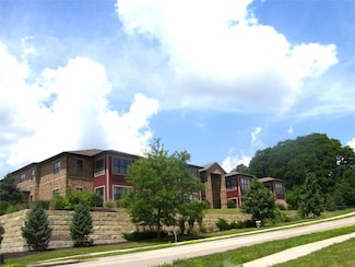 829 N 1st Ave, Iowa City, IA 52245