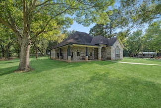 180 Harbor View Dr, Livingston, TX 77351