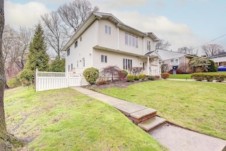 264-45 73rd Ave, Glen Oaks, NY 11004