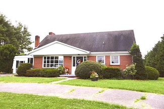 659 Comers Rock Rd, Elk Creek, VA 24326