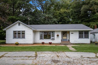 61957 Mayflower Rd, South Bend, IN 46614