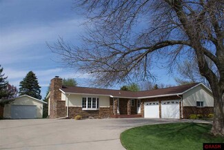 105 105 Willow Ln, St. Clair, MN 56080