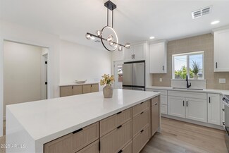 1367 E Mitchell Dr, Phoenix, AZ 85014