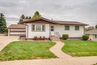 711 N 25th St, Bismarck, ND 58501