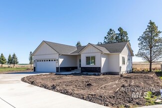 526 Maple Ct, Genesee, ID 83832