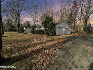 35 Woodland Dr, Middletown, NJ 07748