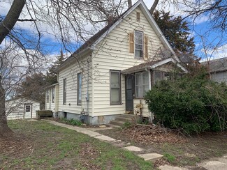 626 W Ringold St, Freeport, IL 61032