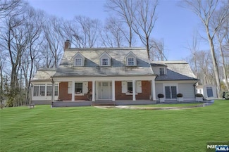 11 Chestnut Ridge Rd, Saddle River, NJ 07458
