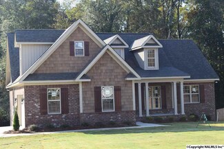 70 Creekside Cir, Gadsden, AL 35901