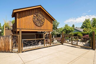 106 E Rapp Rd, Talent, OR 97540