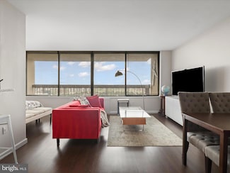 3705 S George Mason Dr Unit 2608S, Falls Church, VA 22041