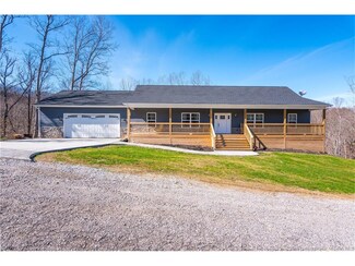 505 Wood's Edge Rd, Borden, IN 47106