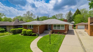 8246 Parkview Ave, Munster, IN 46321