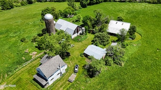 126 Decker Rd, Jermyn, PA 18433