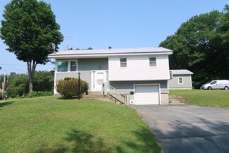 5 Hillcrest St, Hallowell, ME 04347