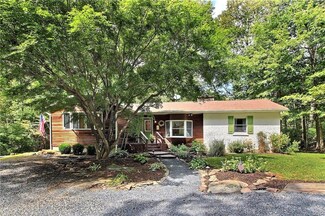 2855 Pennsylvania 715, Henryville, PA 18332
