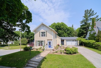 470 4th St, Manistee, MI 49660