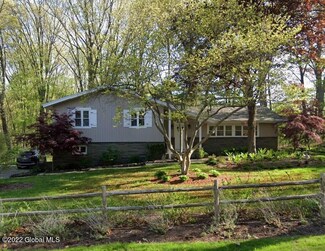 13 N Sage Hill Ln, Albany, NY 12204