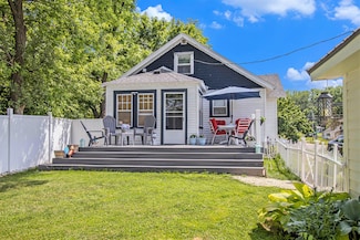 378 Goguac St W, Battle Creek, MI 49015
