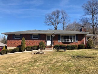 301 Beechwood Dr, Roaring Brook Township, PA 18444