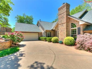 402 Hunters Ct, Edmond, OK 73034
