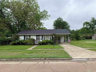 803 Laughrun Dr, Forrest City, AR 72335