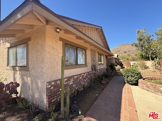 33931 Hanawalt Rd, Santa Clarita, CA 91390