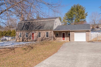 1233 Collins Dr, Pulaski, VA 24301