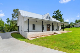61 Harmony Dr W, Carriere, MS 39426