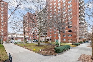 52-30 39th Dr Unit 9B, Woodside, NY 11377