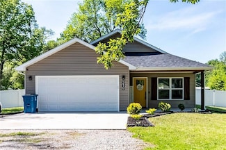 210 E Olive St, La Monte, MO 65337