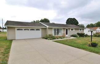 1120 Helene Dr, Zanesville, OH 43701