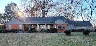 2524 Lakeshore Dr N, Lake Village, AR 71653