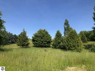 5860 N Overlook Rd, Northport, MI 49670