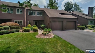 5 S Bayard Ln, Mahwah, NJ 07430