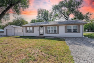 719 W 44th St S, Wichita, KS 67217
